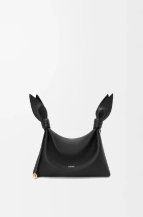 Mini-bolsa tipo lenço em pele de bezerro lisa