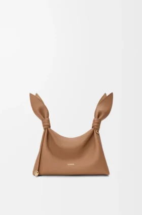 Mini-bolsa tipo lenço em pele de bezerro lisa