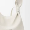 Mini-bolsa tipo lenço em pele de bezerro lisa Mini-bolsa tipo lenço em pele de bezerro lisa