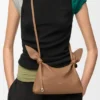 Mini-bolsa tipo lenço em pele de bezerro lisa Mini-bolsa tipo lenço em pele de bezerro lisa