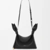 Mini-bolsa tipo lenço em pele de bezerro lisa Mini-bolsa tipo lenço em pele de bezerro lisa
