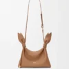 Mini-bolsa tipo lenço em pele de bezerro lisa Mini-bolsa tipo lenço em pele de bezerro lisa