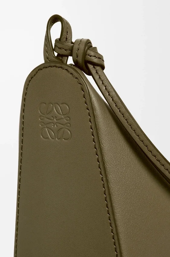 Mini Hammock Hobo em pele de bezerro clássica Mini Hammock Hobo em pele de bezerro clássica