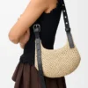 Mini Hobo com furos em ráfia e pele de bezerro