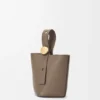 Mini Pebble Bucket em pele de bezerro com grão suave Mini Pebble Bucket em pele de bezerro com grão suave