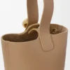 Mini Pebble Bucket em pele de bezerro com grão suave Mini Pebble Bucket em pele de bezerro com grão suave