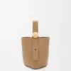 Mini Pebble Bucket em pele de bezerro com grão suave Mini Pebble Bucket em pele de bezerro com grão suave