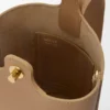 Mini Pebble Bucket em pele de bezerro com grão suave Mini Pebble Bucket em pele de bezerro com grão suave