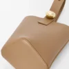 Mini Pebble Bucket em pele de bezerro com grão suave Mini Pebble Bucket em pele de bezerro com grão suave