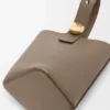 Mini Pebble Bucket em pele de bezerro com grão suave Mini Pebble Bucket em pele de bezerro com grão suave