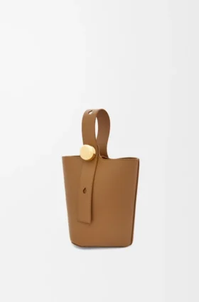 Mini Pebble Bucket em pele de bezerro lisa