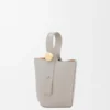 Mini Pebble Bucket em pele de bezerro lisa Mini Pebble Bucket em pele de bezerro lisa