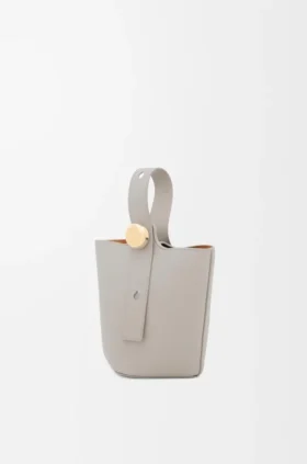 Mini Pebble Bucket em pele de bezerro lisa