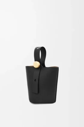 Mini Pebble Bucket em pele de bezerro lisa