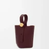 Mini Pebble Bucket em pele de bezerro lisa Mini Pebble Bucket em pele de bezerro lisa