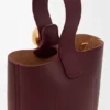 Mini Pebble Bucket em pele de bezerro lisa Mini Pebble Bucket em pele de bezerro lisa