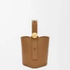 Mini Pebble Bucket em pele de bezerro lisa Mini Pebble Bucket em pele de bezerro lisa