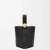 Mini Pebble Bucket em pele de bezerro lisa Mini Pebble Bucket em pele de bezerro lisa
