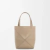Mini Puzzle Fold Tote em pele de bezerro brilhante Mini Puzzle Fold Tote em pele de bezerro brilhante