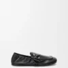 Mocassim com fivela em pele de bezerro lisa e brilhante Mocassim com fivela em pele de bezerro lisa e brilhante