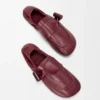 Mocassim com fivela em pele de bezerro lisa e brilhante Mocassim com fivela em pele de bezerro lisa e brilhante