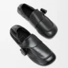 Mocassim com fivela em pele de bezerro lisa e brilhante Mocassim com fivela em pele de bezerro lisa e brilhante