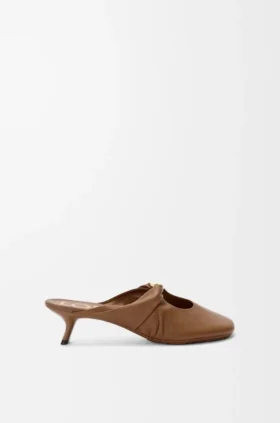 Mule «Pebble Soft» em pele de borrego napa