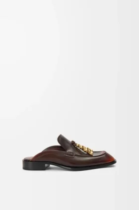 Mule tipo mocassim Edge em pele de bezerro escovada