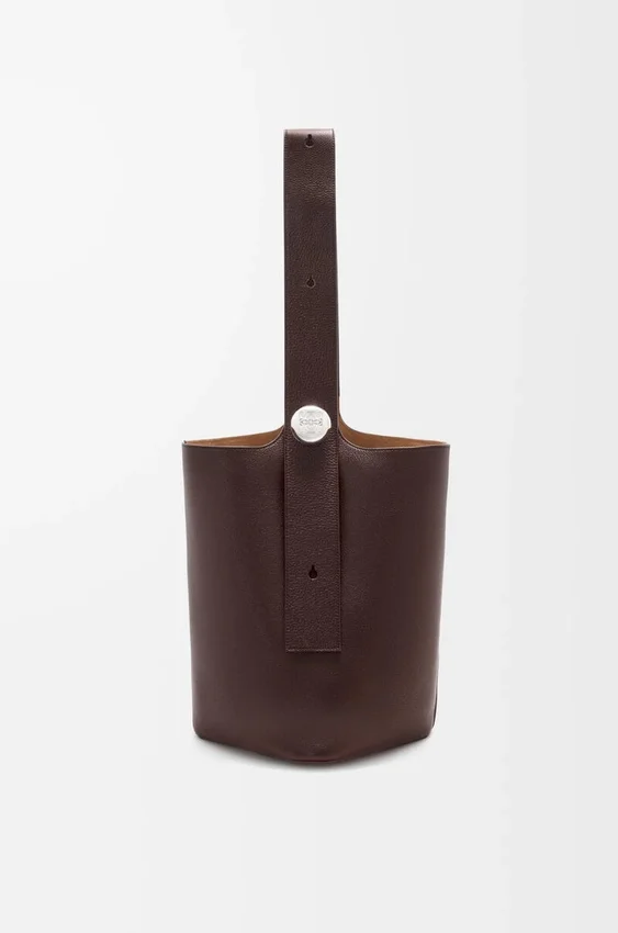 Pebble Bucket grande em pele de bezerro granulada e flexível Pebble Bucket grande em pele de bezerro granulada e flexível