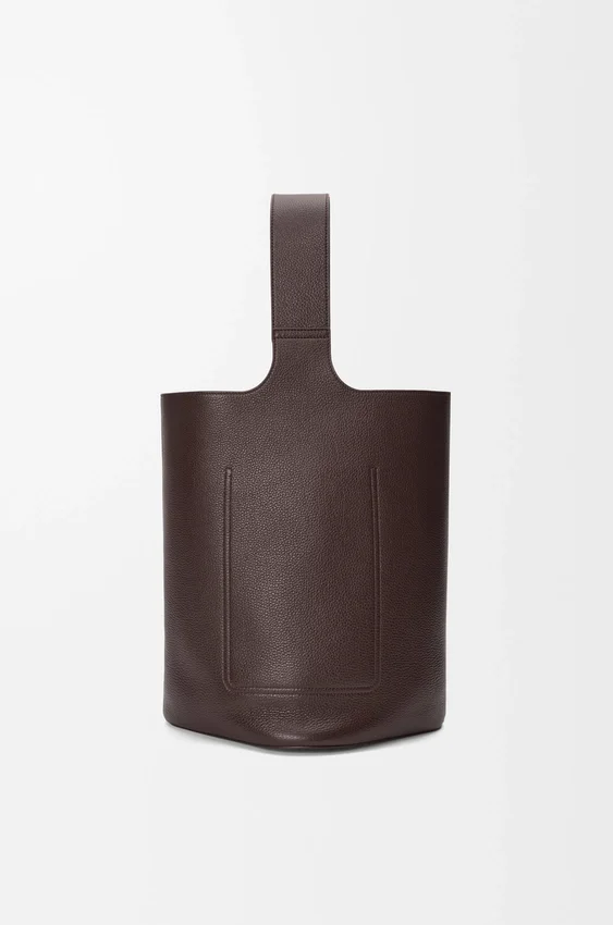 Pebble Bucket grande em pele de bezerro granulada e flexível Pebble Bucket grande em pele de bezerro granulada e flexível