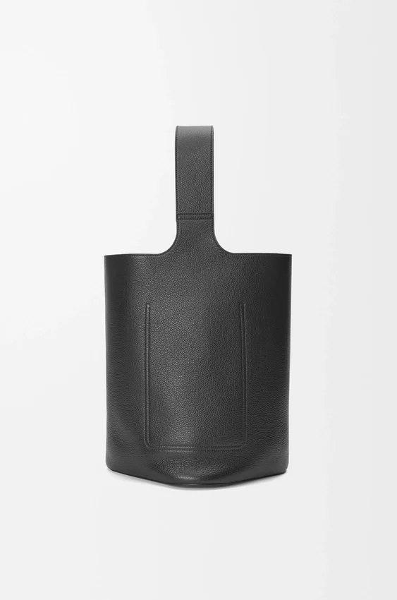 Pebble Bucket grande em pele de bezerro granulada e flexível Pebble Bucket grande em pele de bezerro granulada e flexível