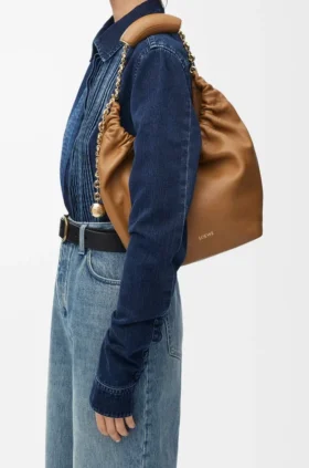 Pequena bolsa «Squeeze» em pele de borrego napa suave