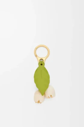 Pingente de flor em pele de bezerro clássica