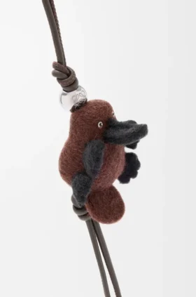 Pingente de ornitorrinco em feltro