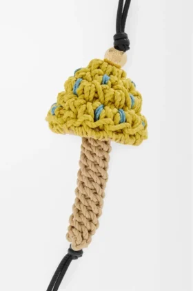 Pingente em forma de cogumelo em cordão Pingente em forma de cogumelo em cordão