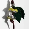 Pingente em forma de maçã em latão e pele de bezerro Pingente em forma de maçã em latão e pele de bezerro