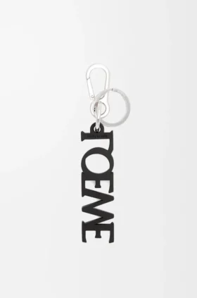 Pingente emblemático da loewe em pele de bezerro lisa