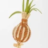 Pingente «Onion Sprout» em pele de bezerro clássica e ráfia Pingente «Onion Sprout» em pele de bezerro clássica e ráfia