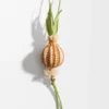 Pingente «Onion Sprout» em pele de bezerro clássica e ráfia Pingente «Onion Sprout» em pele de bezerro clássica e ráfia