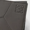 Porta-cartões Puzzle com duas dobras em pele de bezerro clássica Porta-cartões Puzzle com duas dobras em pele de bezerro clássica