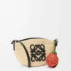 Porta-moedas com morango em ráfia e pele de bezerro clássica Porta-moedas com morango em ráfia e pele de bezerro clássica