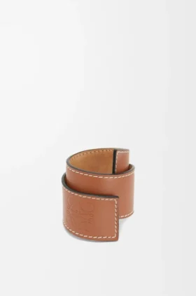 Pulseira tipo «slap» em pele de bezerro