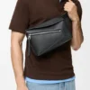 Puzzle Bumbag pequena em pele de bezerro granulada Puzzle Bumbag pequena em pele de bezerro granulada
