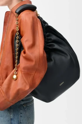 Saco «Squeeze» médio em pele de borrego napa suave