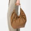 Saco «Squeeze» médio em pele de borrego napa suave Saco «Squeeze» médio em pele de borrego napa suave