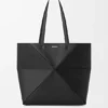 Saco Tote Médio Horizontal com Puzzle Fold em Pele de Bezerro de Grão Suave Saco Tote Médio Horizontal com Puzzle Fold em Pele de Bezerro de Grão Suave