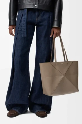 Saco Tote Médio Horizontal com Puzzle Fold em Pele de Bezerro de Grão Suave