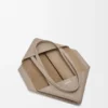 Saco Tote Médio Horizontal com Puzzle Fold em Pele de Bezerro de Grão Suave Saco Tote Médio Horizontal com Puzzle Fold em Pele de Bezerro de Grão Suave