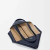 Saco Tote Médio Horizontal com Puzzle Fold em Pele de Bezerro de Grão Suave Saco Tote Médio Horizontal com Puzzle Fold em Pele de Bezerro de Grão Suave