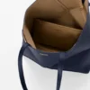Saco Tote Médio Horizontal com Puzzle Fold em Pele de Bezerro de Grão Suave Saco Tote Médio Horizontal com Puzzle Fold em Pele de Bezerro de Grão Suave